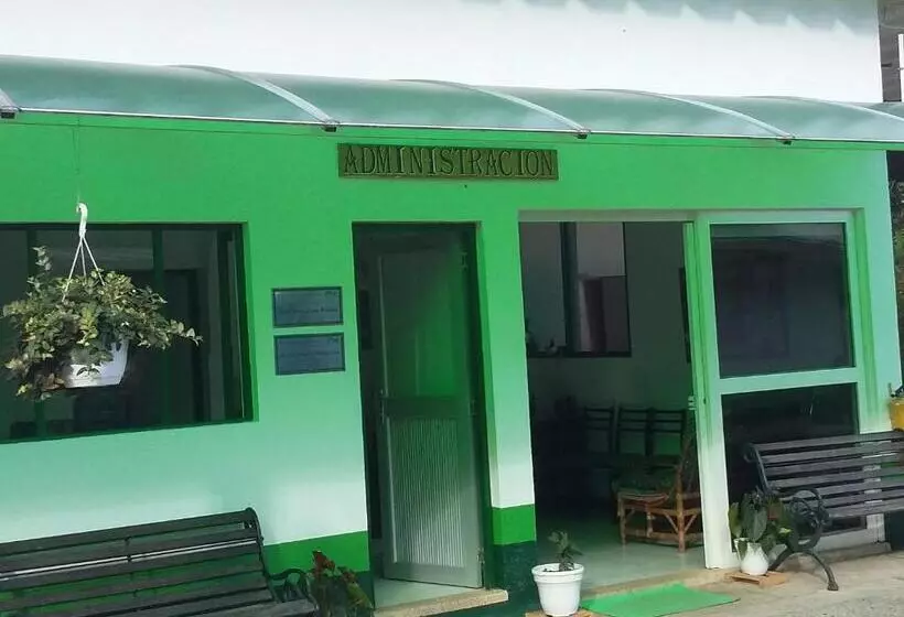 ホテル Servituristicos La Esmeralda