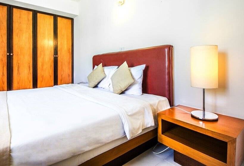 B2 Premier Hotel & Resort