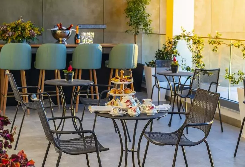 Anemi Hotel & Suites