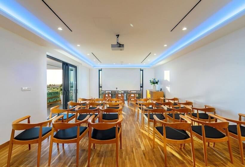 Anemi Hotel & Suites