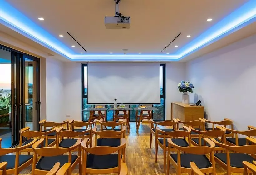 Anemi Hotel & Suites