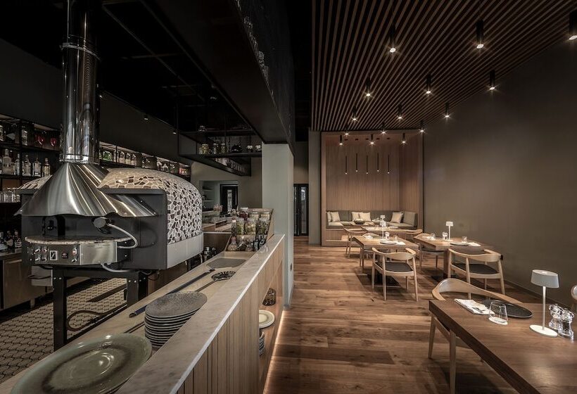 Anemi Hotel & Suites