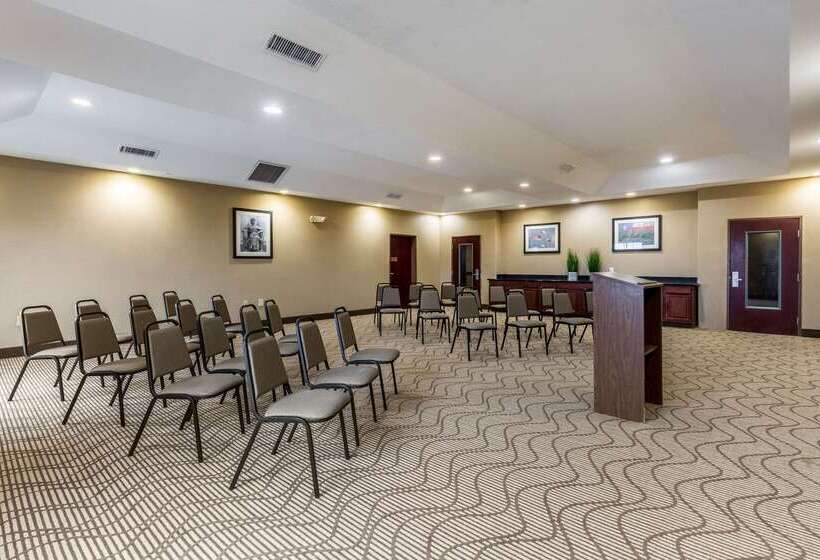 فندق Comfort Suites