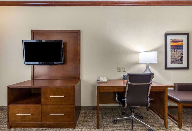 فندق Comfort Suites