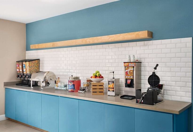 ホテル Comfort Suites Shenandoahthe Woodlands