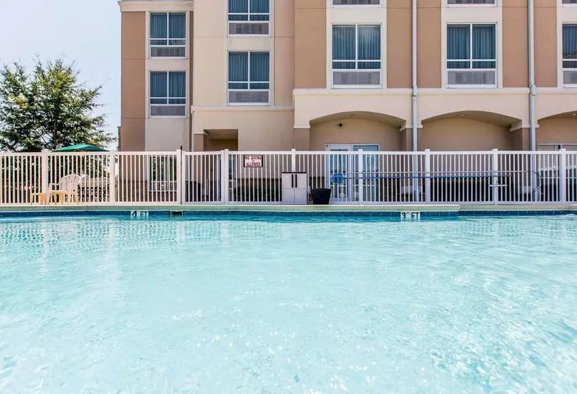 호텔 Comfort Suites