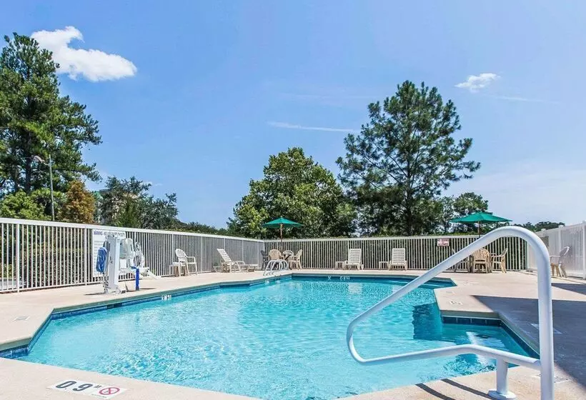 호텔 Comfort Suites