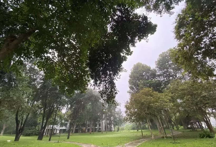 호텔 Comsaed River Kwai Resort