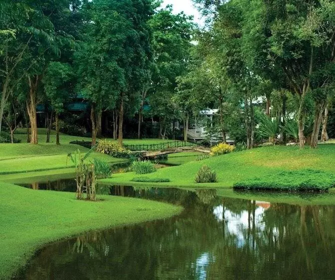 호텔 Comsaed River Kwai Resort