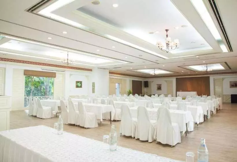 호텔 Comsaed River Kwai Resort