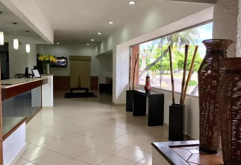 Отель Del Valle