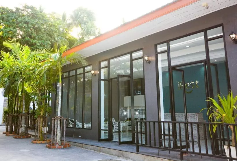 ホテル Irest Ao Nang Seafront