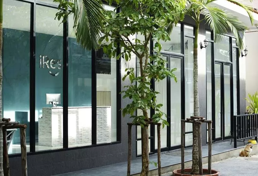 ホテル Irest Ao Nang Seafront