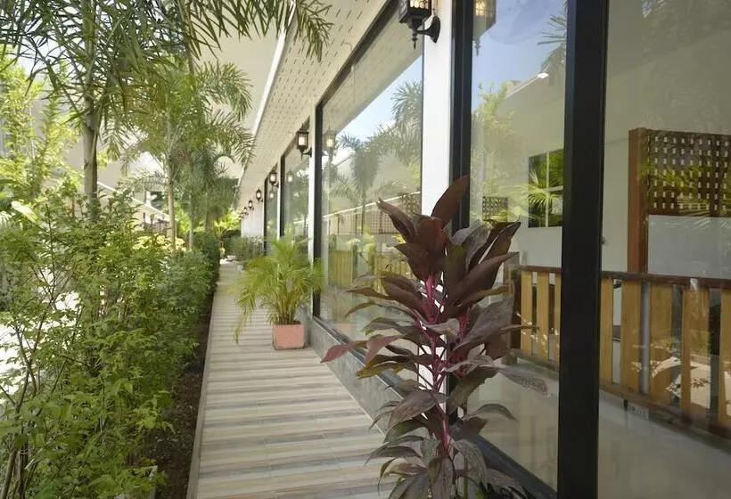 ホテル Irest Ao Nang Seafront