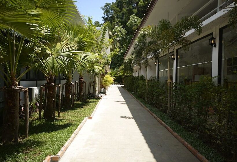 בית מלון כפרי Irest Ao Nang Seafront