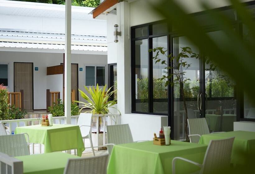 בית מלון כפרי Irest Ao Nang Seafront