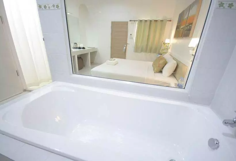 ホテル Irest Ao Nang Seafront