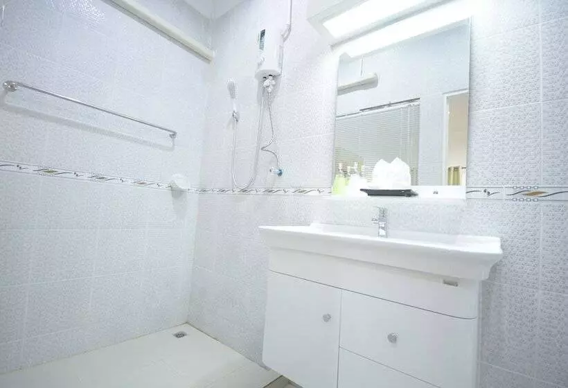 ホテル Irest Ao Nang Seafront