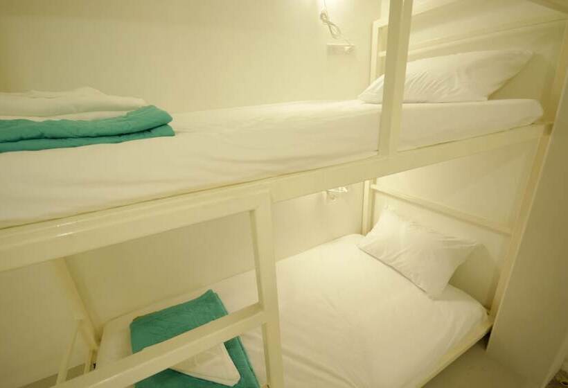 בית מלון כפרי Irest Ao Nang Seafront