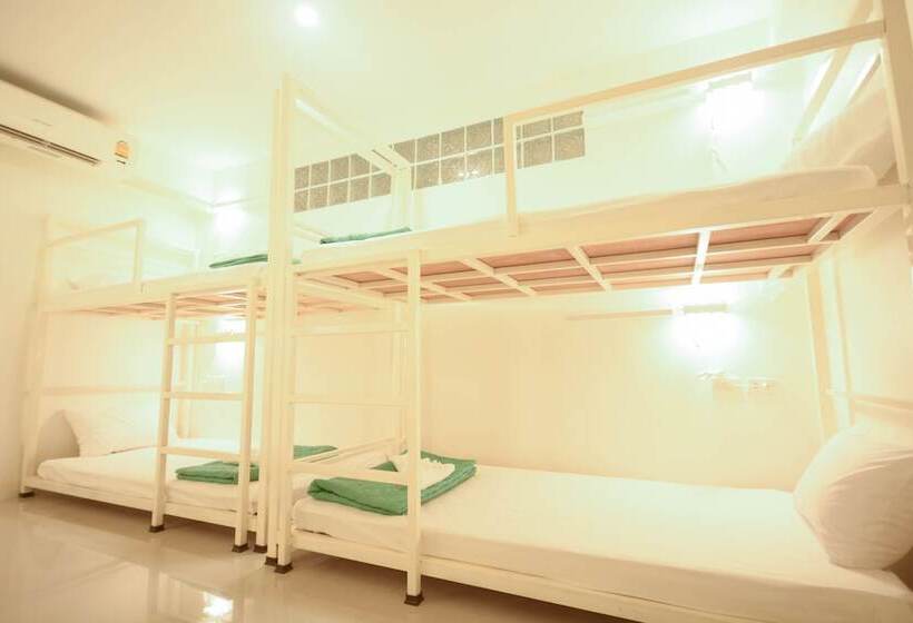 בית מלון כפרי Irest Ao Nang Seafront