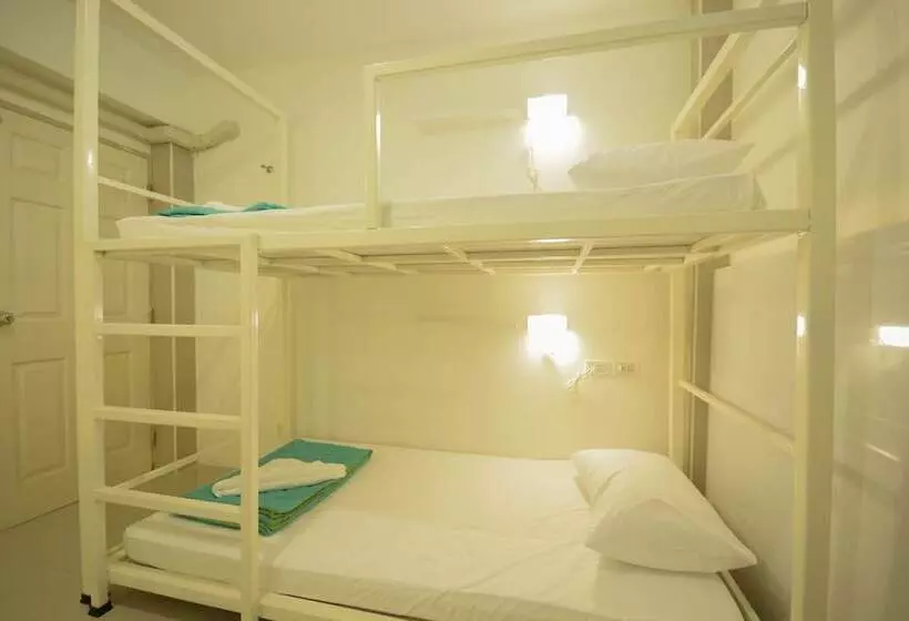 ホテル Irest Ao Nang Seafront