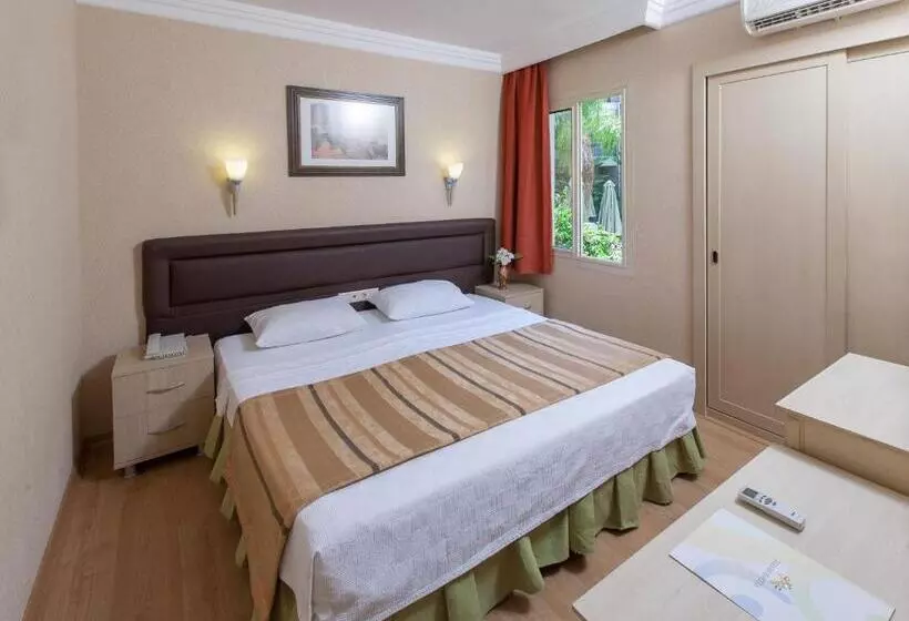 Hotel Julian Forest Suites