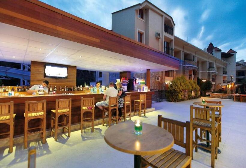 فندق Julian Forest Suites