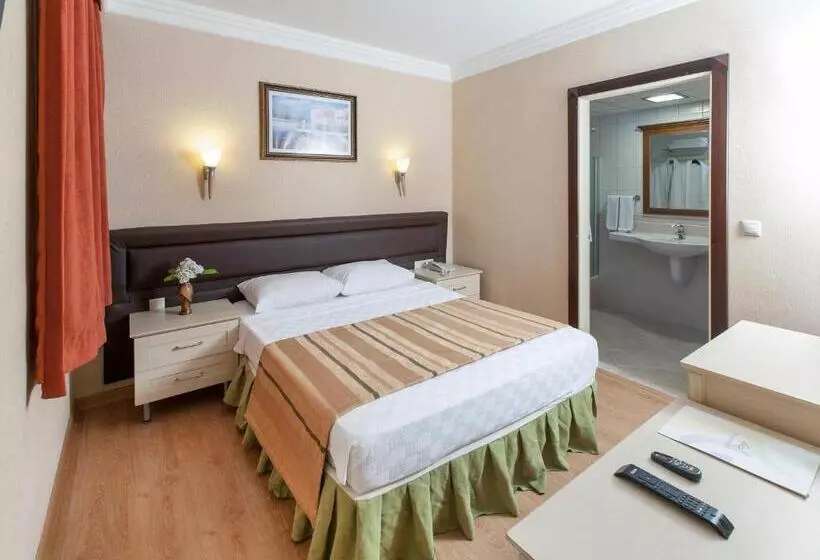 Hotel Julian Forest Suites