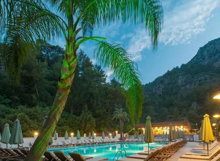 Hotel Julian Forest Suites