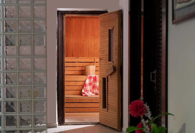 هتل Miramare Queen