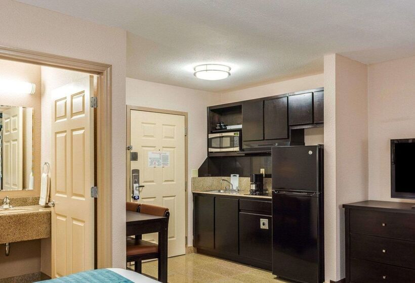 فندق Suburban Studios Avondale