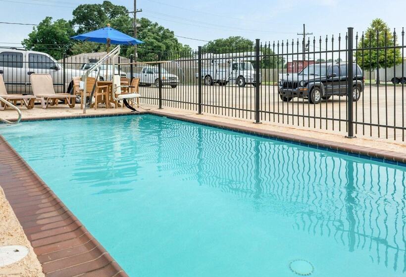 فندق Suburban Studios Avondale