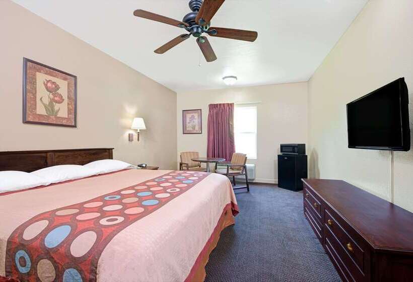 فندق Super 8 By Wyndham St. Louis Airport