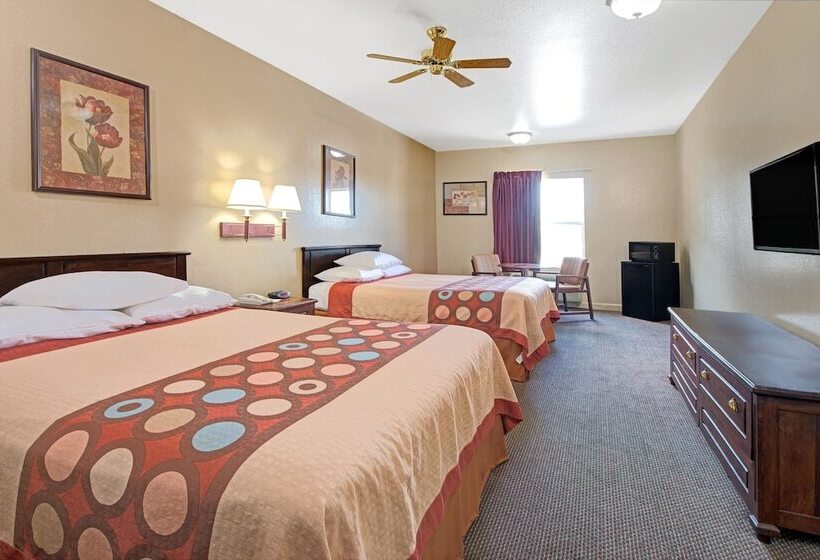 فندق Super 8 By Wyndham St. Louis Airport