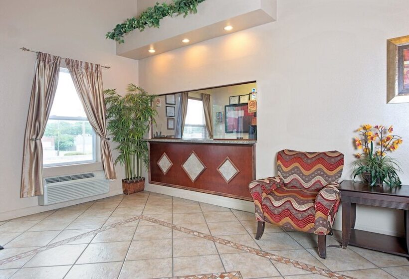 فندق Super 8 By Wyndham St. Louis Airport