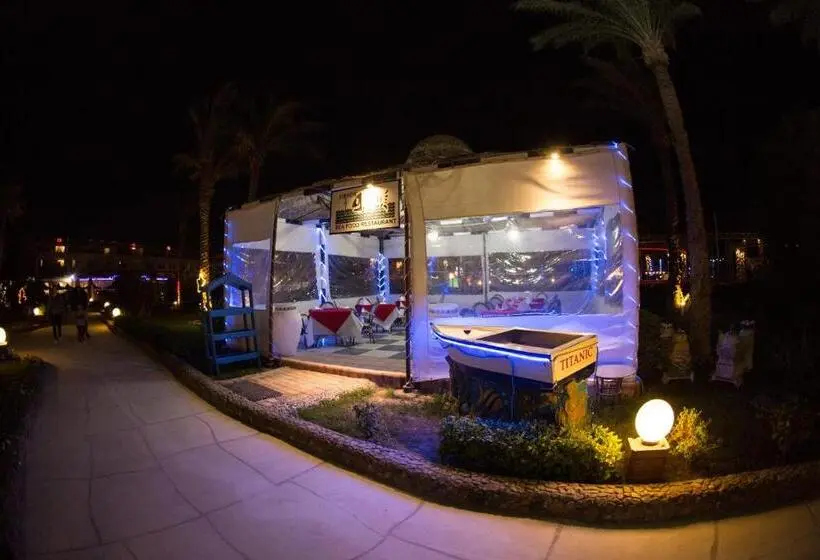 هتل Titanic Aqua Park Resort - Families and Couples only