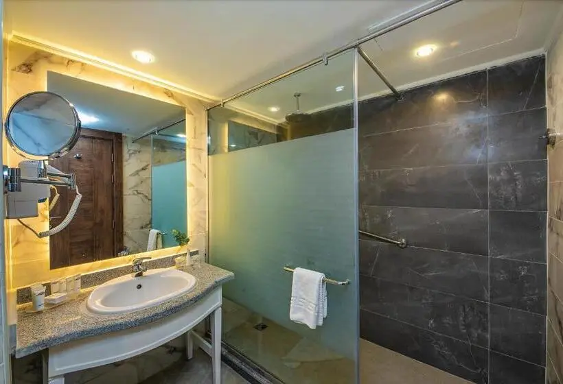 هتل Titanic Aqua Park Resort - Families and Couples only