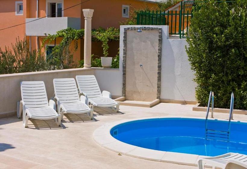 בית מלון כפרי Villa Zivana