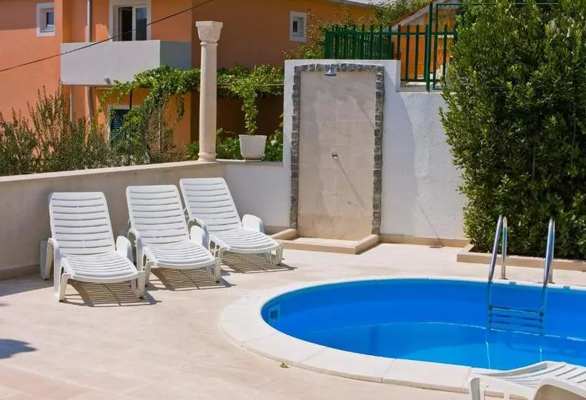 בית מלון כפרי Villa Zivana