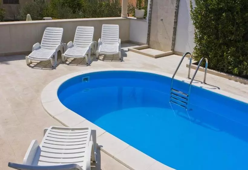 בית מלון כפרי Villa Zivana