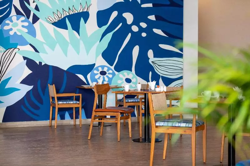 Outrigger Surin Beach Resort Sha Extra Plus