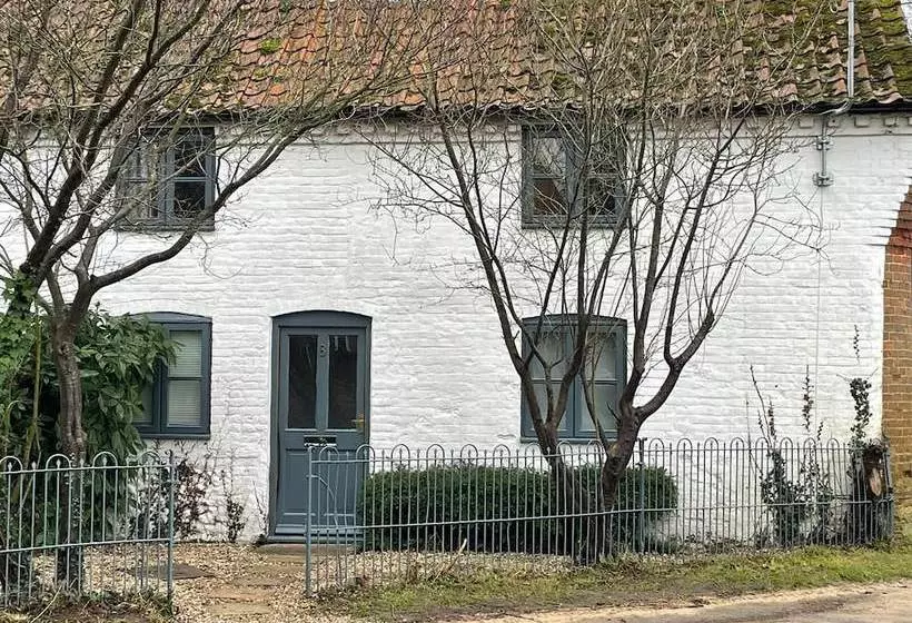 2 Bed Cosy Cottage