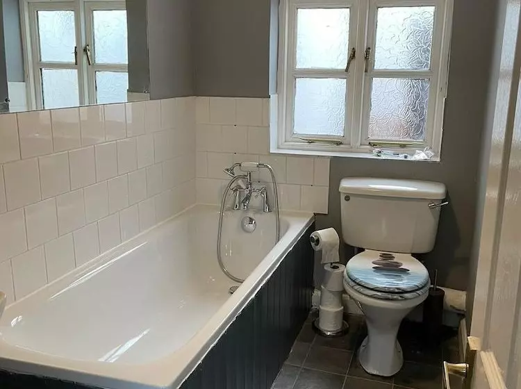 2 Bed Cosy Cottage