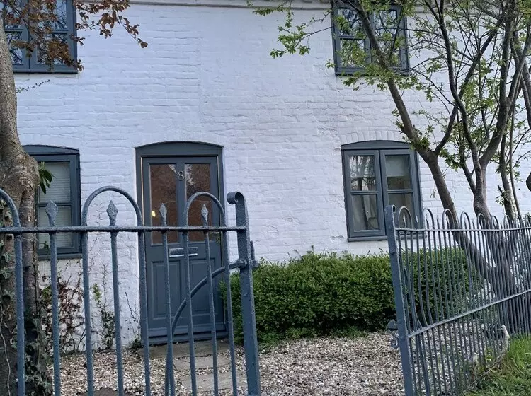 2 Bed Cosy Cottage