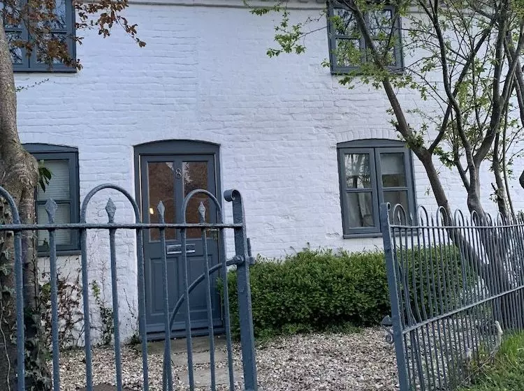 2 Bed Cosy Cottage