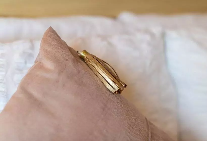 Inside No. 9 Retreat