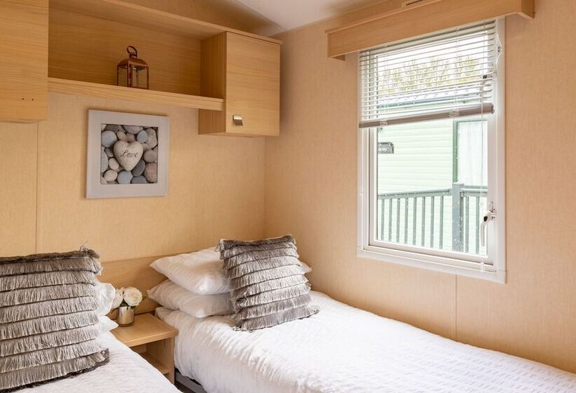 Inside No. 9 Retreat