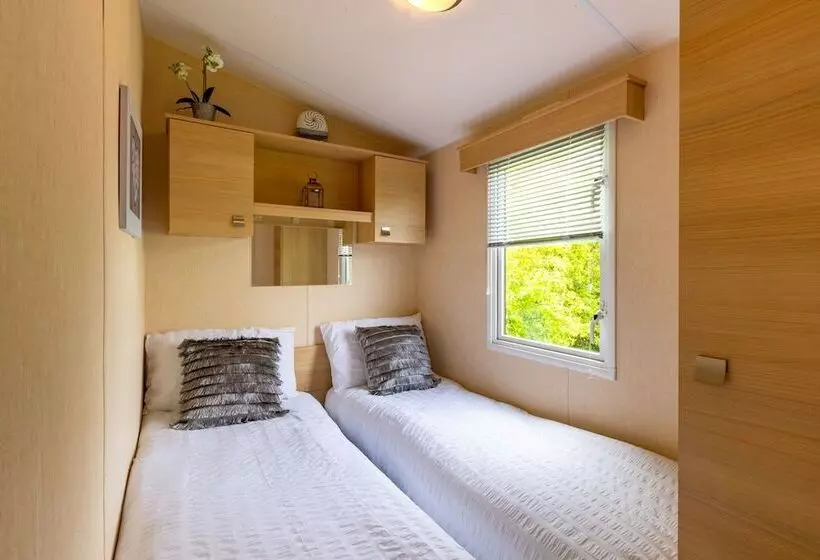 Inside No. 9 Retreat