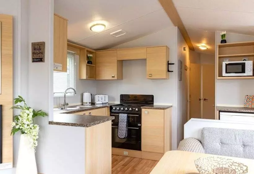 Inside No. 9 Retreat