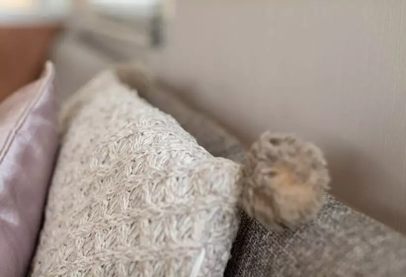 Inside No. 9 Retreat